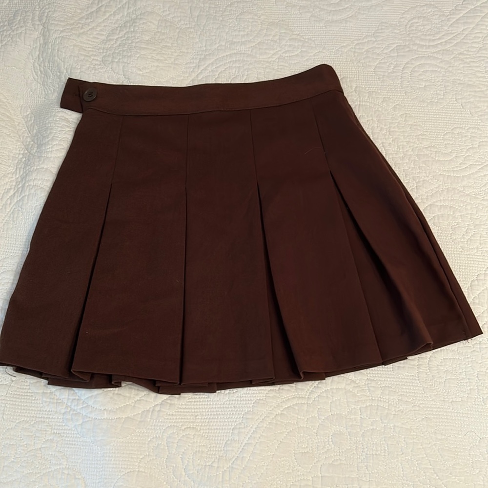 Brown H and M pleated mini skirt
